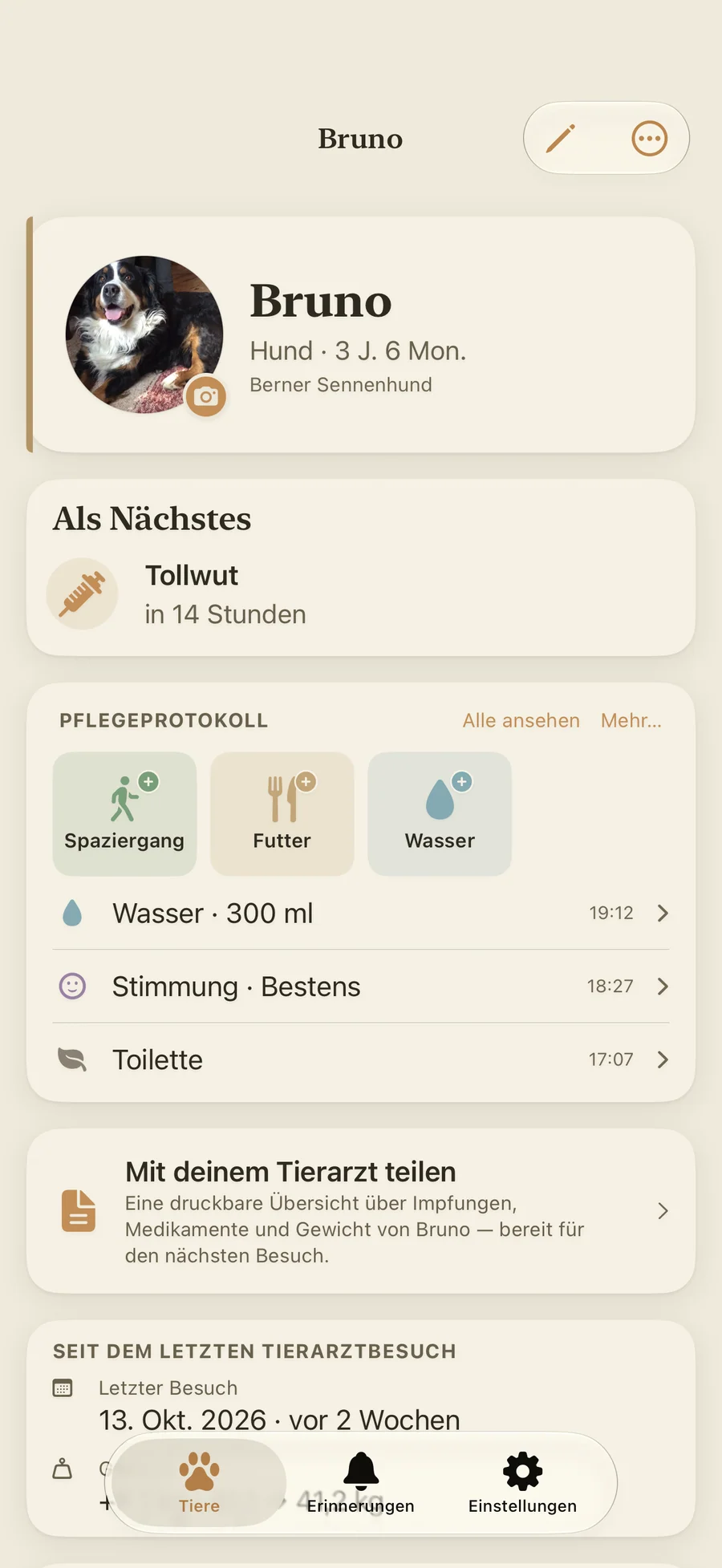 Pawza-Übersicht mit einem Hundeprofil, dem nächsten Medikament, dem Pflegeprotokoll und dem Gewicht