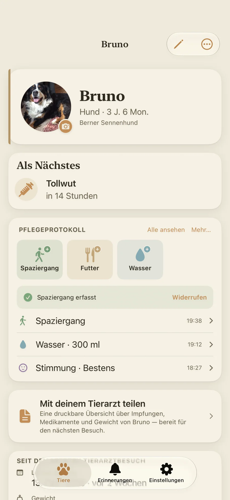 Pawza-Pflegeprotokoll mit Einträgen für Spaziergang, Wasser, Futter und Toilette und einer teilbaren Zusammenfassung für den Tierarzt